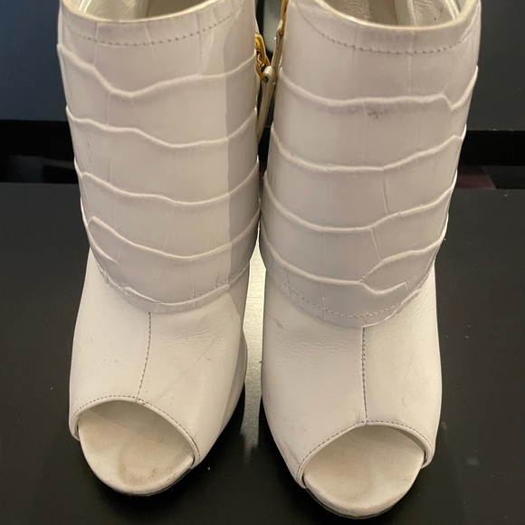Giuseppe Zanotti Leather Peep-Toe Booties - Picture 8 of 16